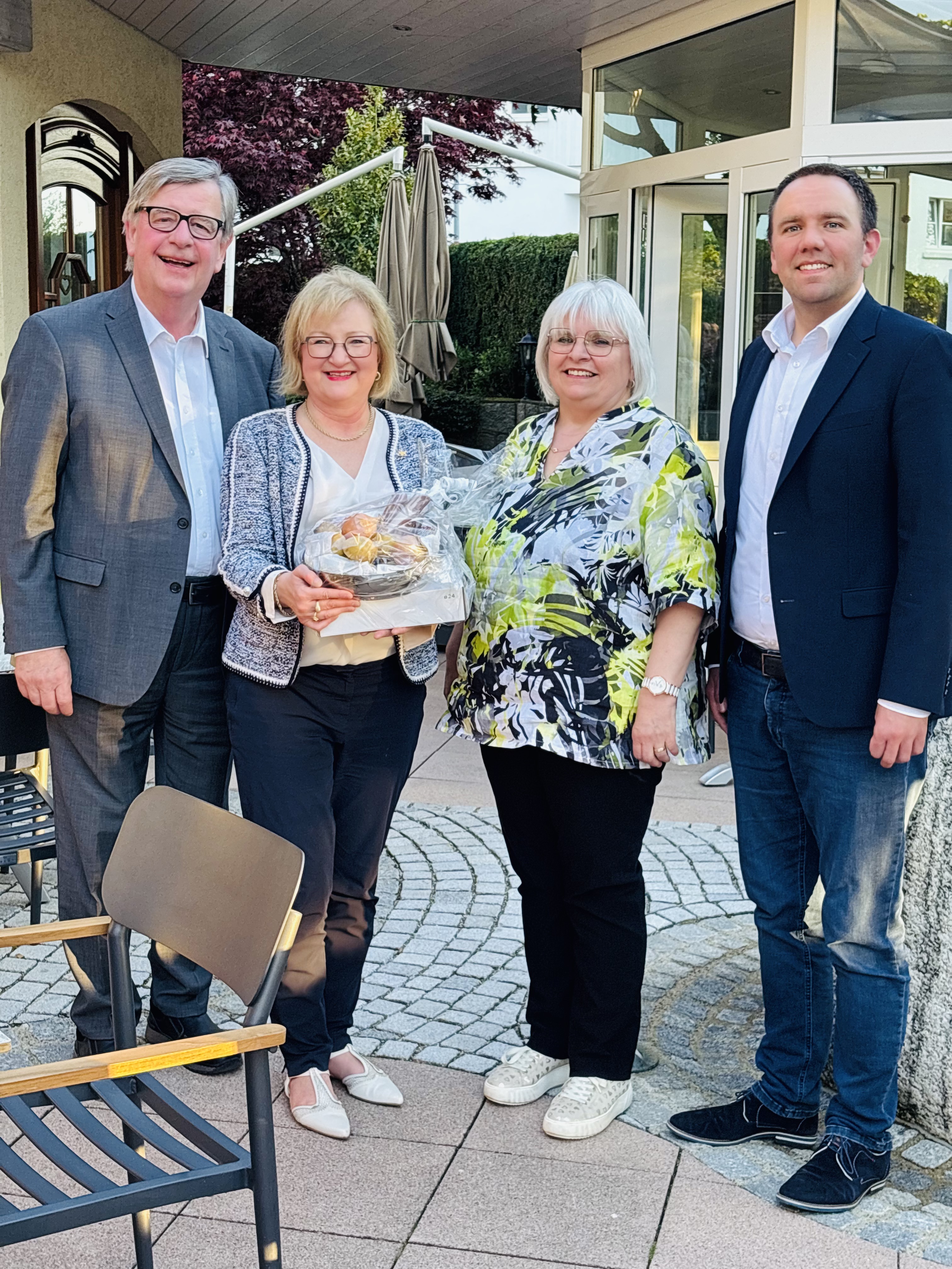 V.l.: Willi St�chele (Laudator), Preistr�gerin Sabine Hartmann-M�ller, Sabine Glaser (1.Vorsitzende Gemeindeverband), Stefan Glaser (Kreisvorsitzender)